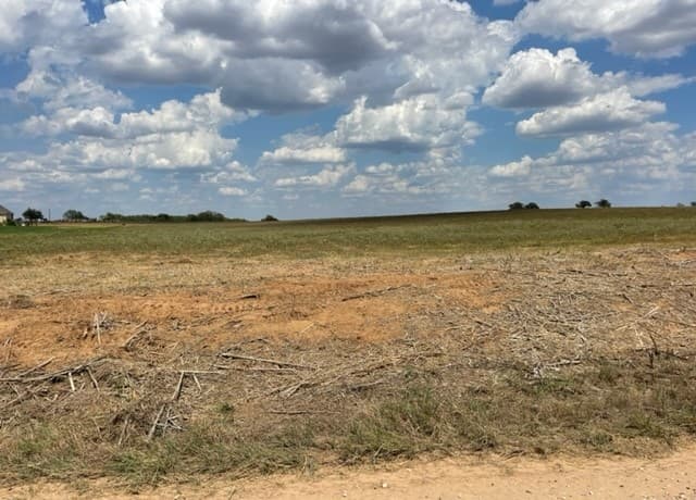 rental at 713 County Road 232 in Floresville, TX — photo 5