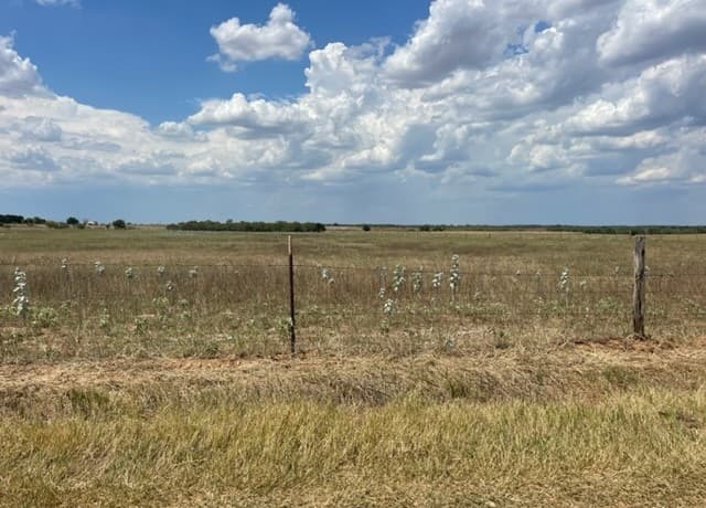rental at 903 County Road 232 in Floresville, TX — photo 5