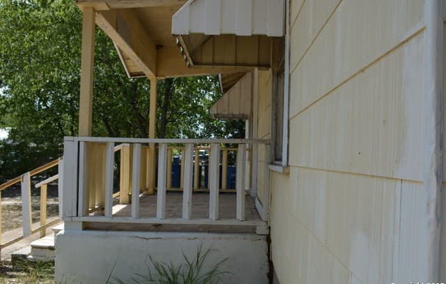 2-bedroom rental at 241 Peabody in San Antonio, TX — photo 3