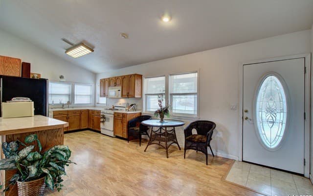 3-bedroom rental at 6248 Yorkshire in Spring Branch, TX — photo 3