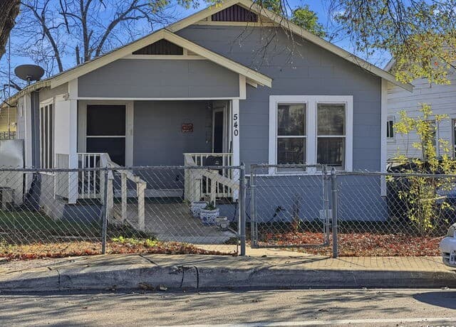 2-bedroom rental at 108 Vine Unit 101 in San Antonio, TX — photo 1