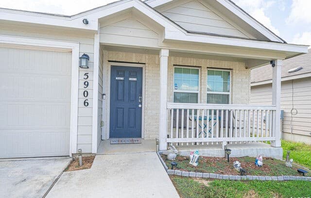 3-bedroom rental at 5906 Larkspur Vly in San Antonio, TX — photo 1
