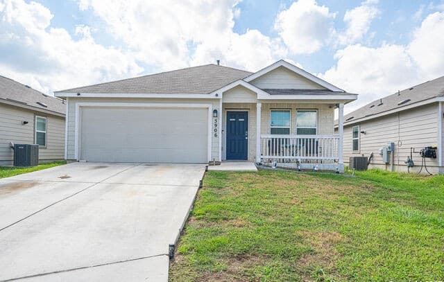 3-bedroom rental at 5906 Larkspur Vly in San Antonio, TX — photo 3