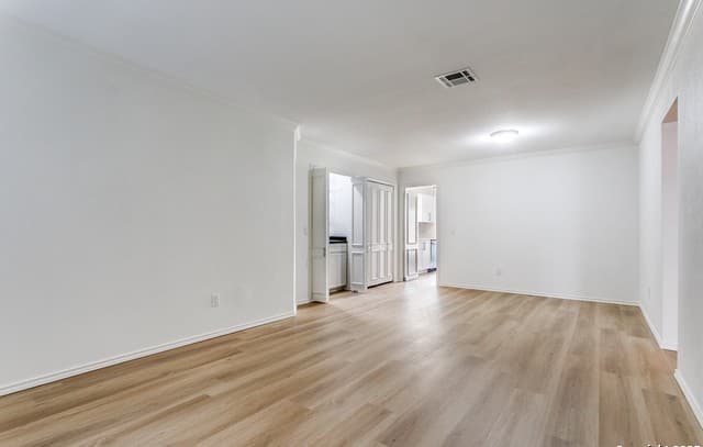 2-bedroom rental at 7815 Broadway Unit 202 in San Antonio, TX — photo 4