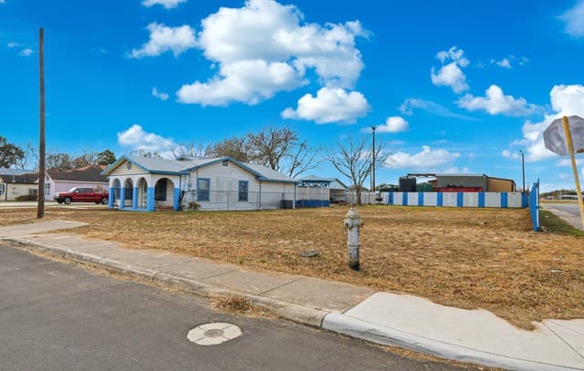 rental at 5339 Natho St in San Antonio, TX — photo 3
