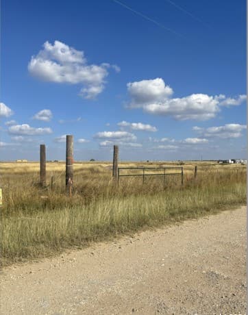 rental at 10 County Road 101 in Floresville, TX — photo 1