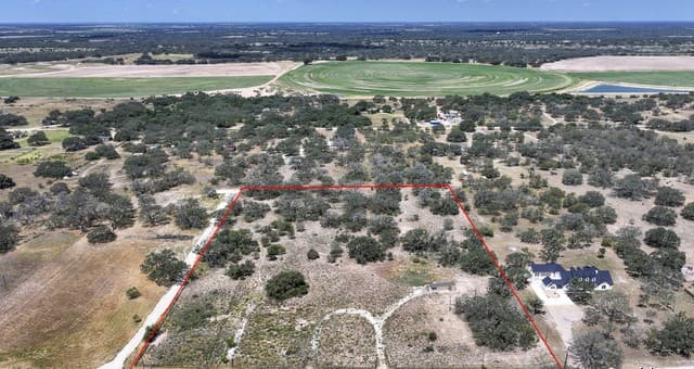 rental at 1830 Clear Lake in Poteet, TX — photo 2