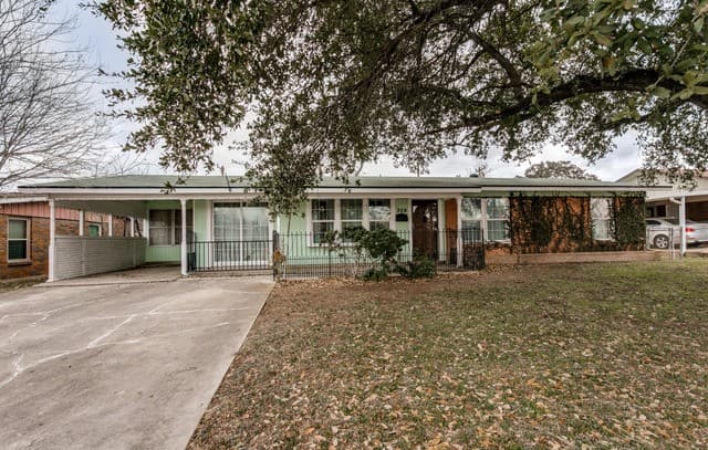 4-bedroom rental at 359 Kate Schenck in San Antonio, TX — photo 1