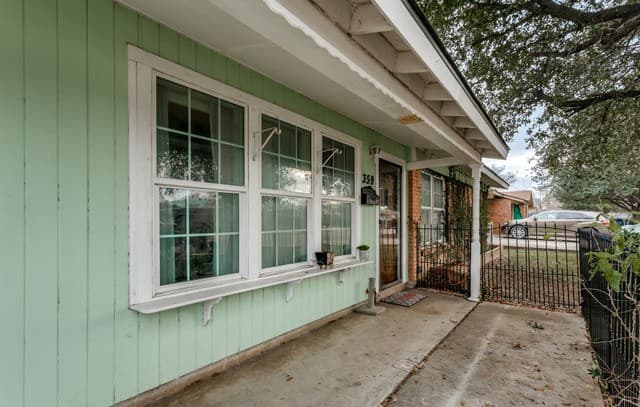 4-bedroom rental at 359 Kate Schenck in San Antonio, TX — photo 2