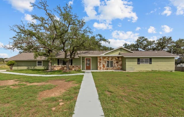 3-bedroom rental at 224 W Lower Crabapple in Fredericksburg, TX — photo 1