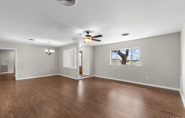 3-bedroom rental at 224 W Lower Crabapple in Fredericksburg, TX — photo 4