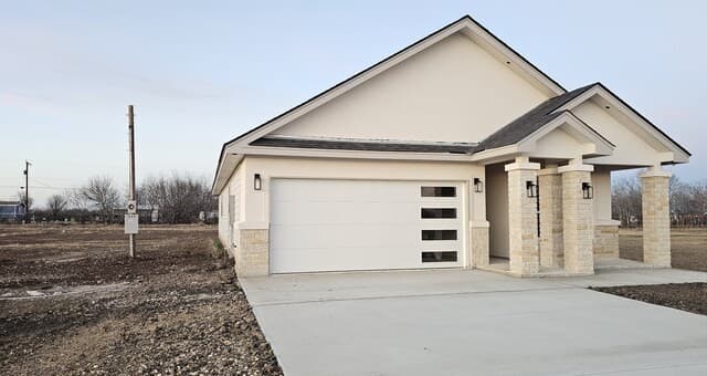 4-bedroom rental at 16923 Rancho Escondido in Atascosa, TX — photo 3