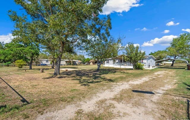 3-bedroom rental at 8489 Elmendorf Lavernia in Elmendorf, TX — photo 3