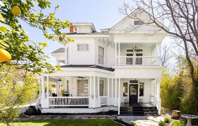 5-bedroom rental at 314 Marshall St in San Antonio, TX — photo 1