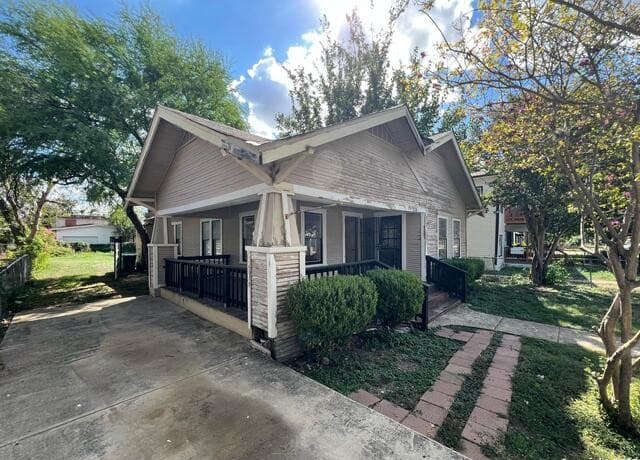 3-bedroom rental at 1036 Hammond in San Antonio, TX — photo 3