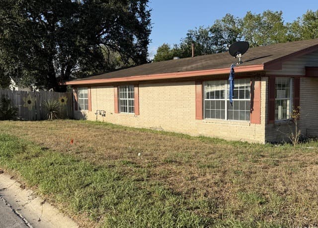 3-bedroom rental at 218 Graham in Kenedy, TX — photo 2