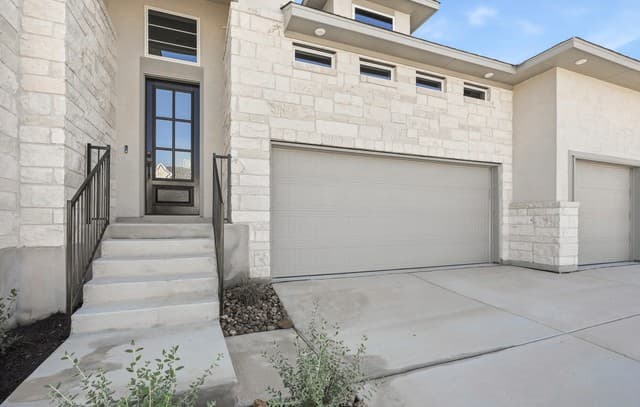 4-bedroom rental at 169 Highland Park in Castroville, TX — photo 5