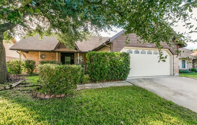2-bedroom rental at 3629 Fox Run in Schertz, TX — photo 2