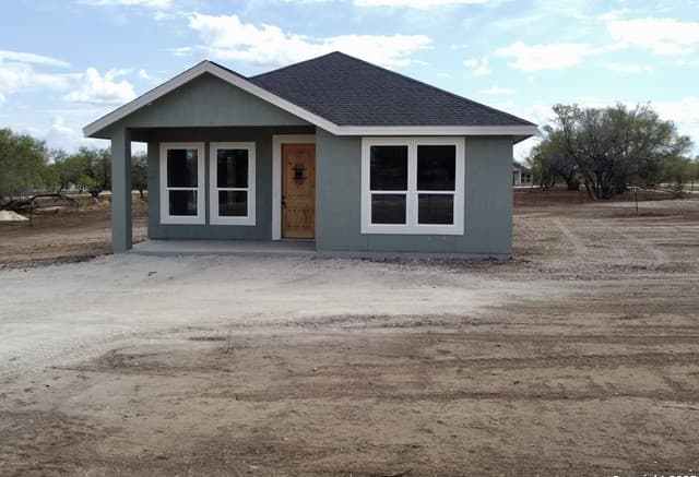 3-bedroom rental at 1416 Corgey Rd. in Pleasanton, TX — photo 2