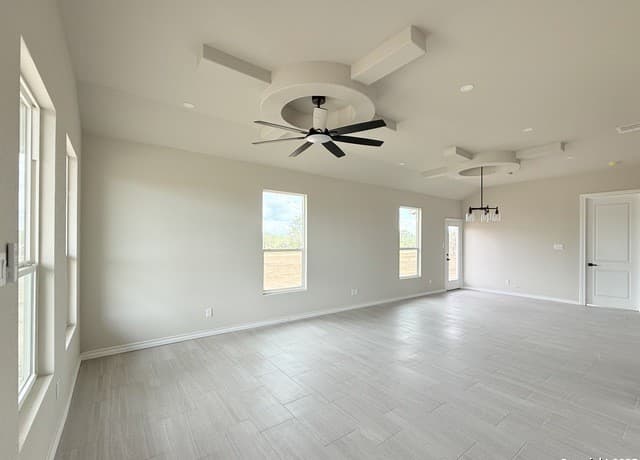 3-bedroom rental at 1416 Corgey Rd. in Pleasanton, TX — photo 4