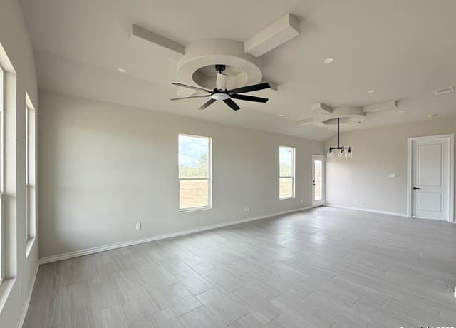 3-bedroom rental at 1416 Corgey Rd. in Pleasanton, TX — photo 5