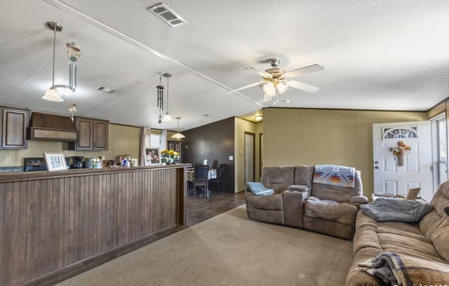 3-bedroom rental at 386 W Fm 468 in Cotulla, TX — photo 5