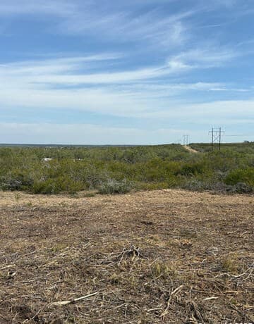 rental at 3272 County Road 1515 in Moore, TX — photo 3