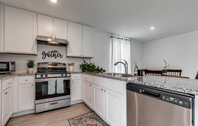 4-bedroom rental at 13926 Wool Park in San Antonio, TX — photo 4