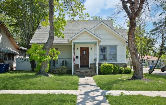 3-bedroom rental at 636 W Hollywood Ave. in San Antonio, TX — photo 1
