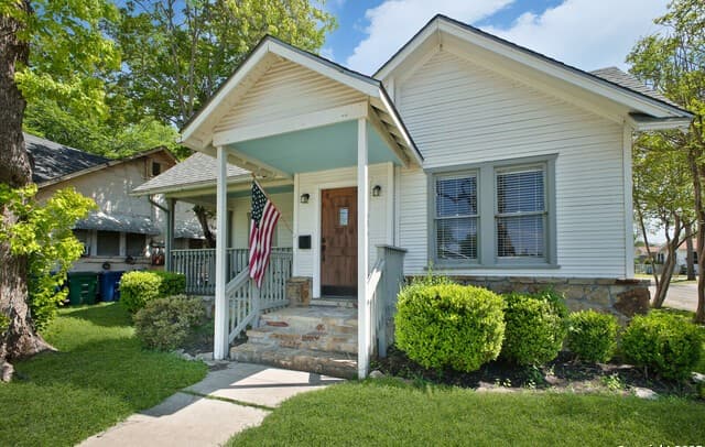 3-bedroom rental at 636 W Hollywood Ave. in San Antonio, TX — photo 4