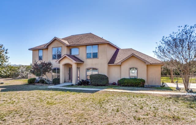 6-bedroom rental at 811 Stirrup Dr in Spring Branch, TX — photo 1