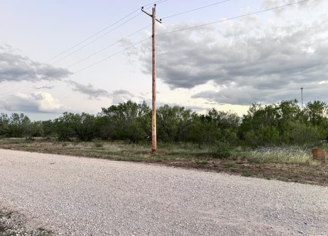 rental at 111 PR Frio Estates in Moore, TX — photo 3