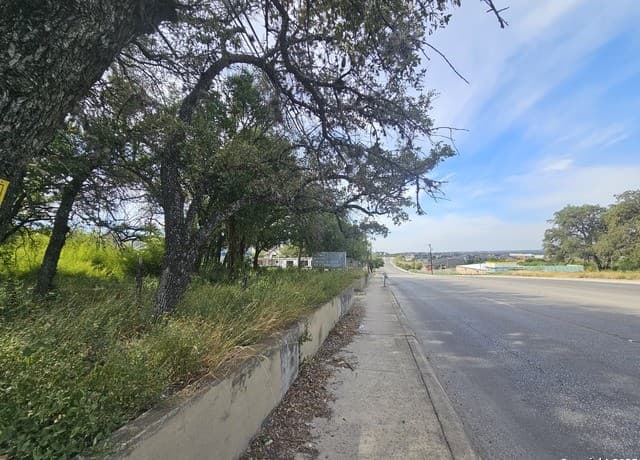 rental at 5138 Wurzbach Rd in San Antonio, TX — photo 4