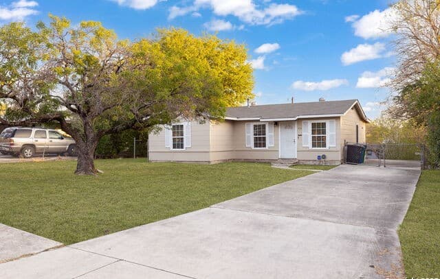 3-bedroom rental at 430 Demya in San Antonio, TX — photo 1