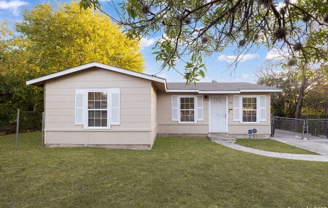 3-bedroom rental at 430 Demya in San Antonio, TX — photo 2