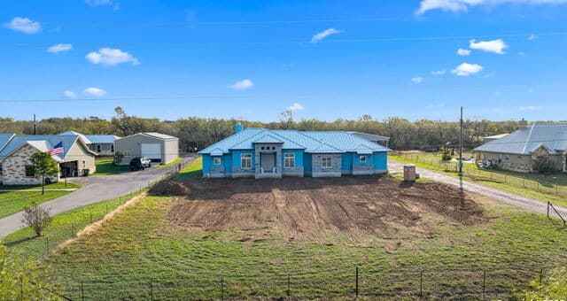 4-bedroom rental at 584 Arbor View in Adkins, TX — photo 2