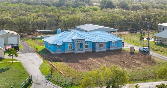 4-bedroom rental at 584 Arbor View in Adkins, TX — photo 3