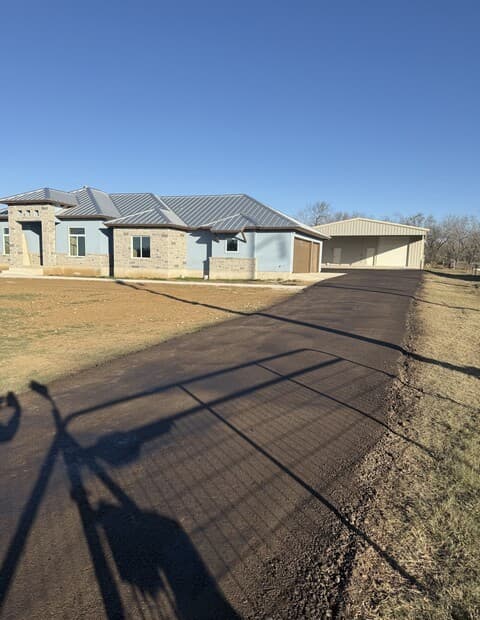 4-bedroom rental at 584 Arbor View in Adkins, TX — photo 4