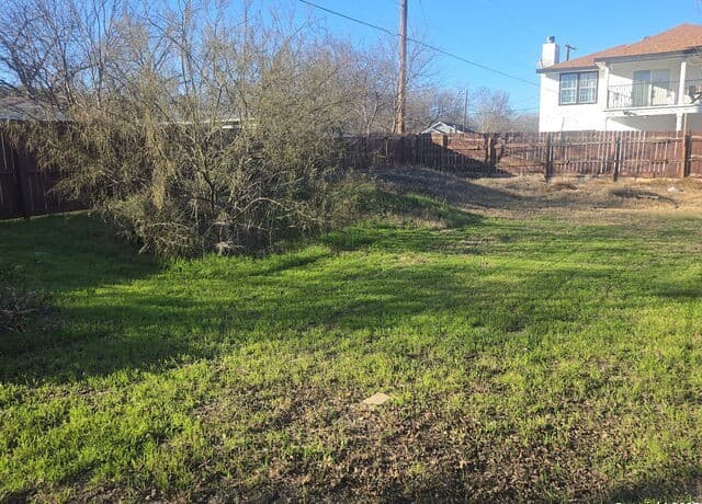 rental at 1405 Bailey Ave in San Antonio, TX — photo 2