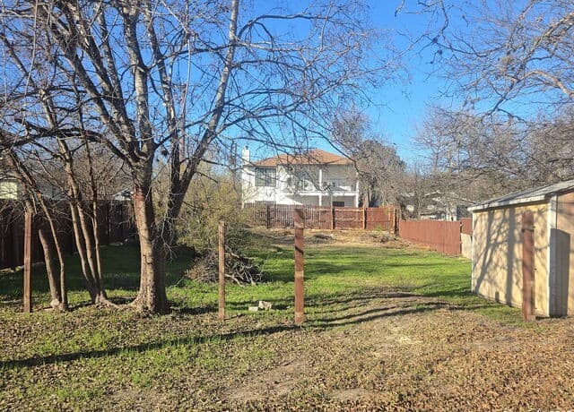 rental at 1405 Bailey Ave in San Antonio, TX — photo 3