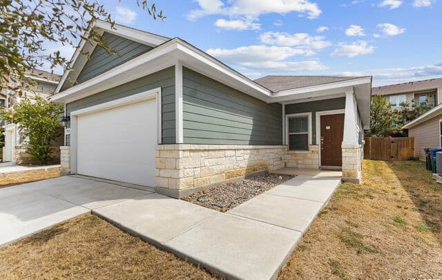 3-bedroom rental at 9938 Rancho Real in San Antonio, TX — photo 2