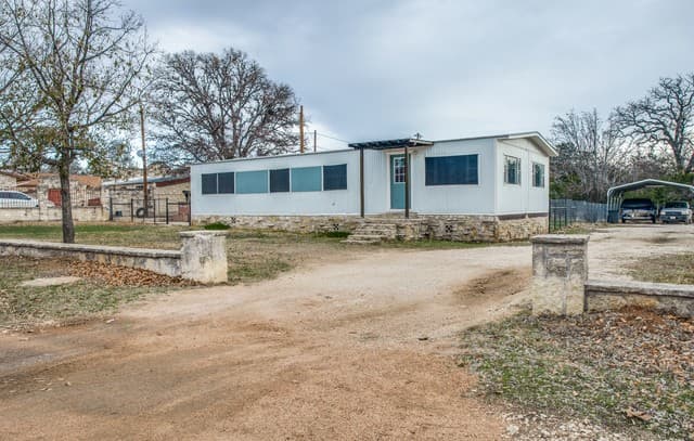 3-bedroom rental at 710 Fifth in Comfort, TX — photo 2
