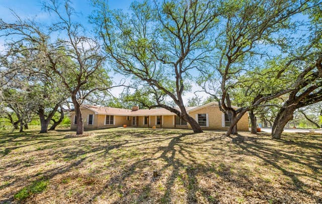 4-bedroom rental at 0 Fm 2200 in Devine, TX — photo 1