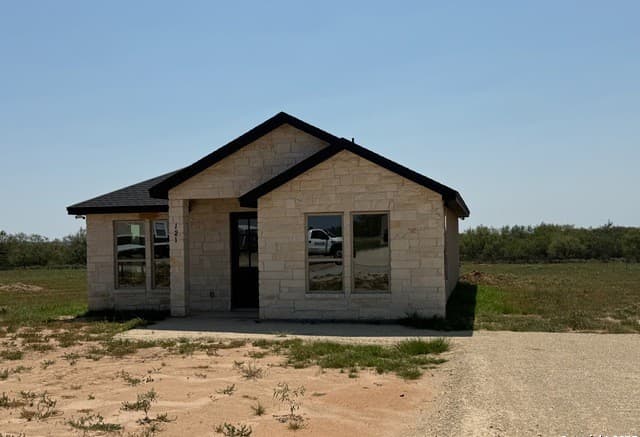 3-bedroom rental at 121 Camino Verde Ct in La Vernia, TX — photo 1