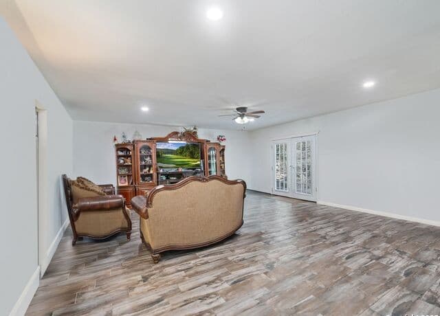 4-bedroom rental at 6472 Whitby in San Antonio, TX — photo 3