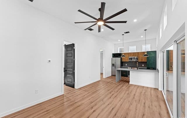 2-bedroom rental at 108 Vine St #101 in San Antonio, TX — photo 5