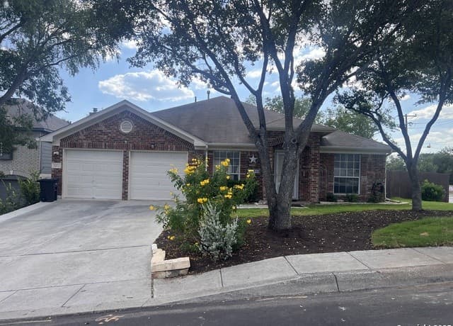 3-bedroom rental at 15711 Knollcircle in San Antonio, TX — photo 2