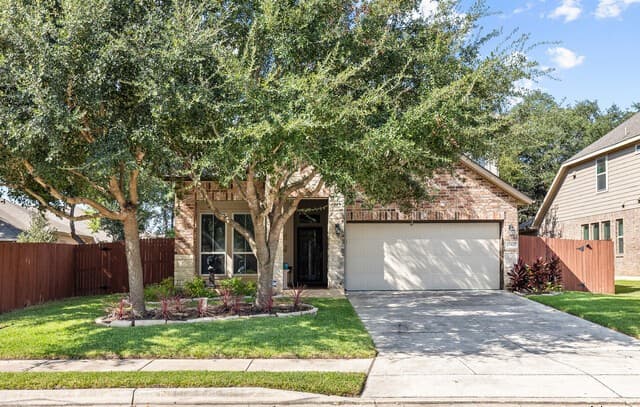 3-bedroom rental at 10437 Shadowy Dusk in Schertz, TX — photo 2