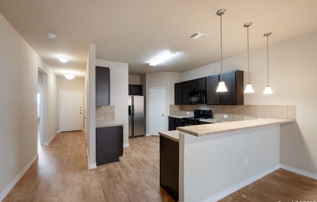 3-bedroom rental at 7019 Hallie Rdg in San Antonio, TX — photo 5