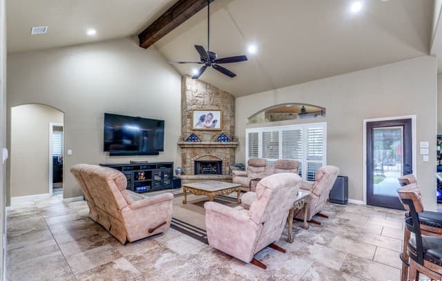 2-bedroom rental at 173 Oak View in La Vernia, TX — photo 5